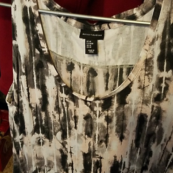 Very unique shirt - Picture 2 of 5